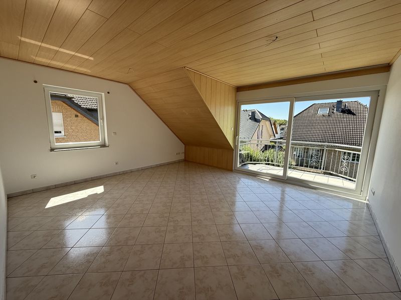2-Zimmer-Wohnung + großer Dachboden in Bergisch Gladbach zu vermieten